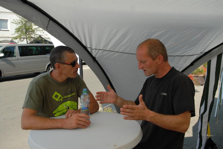 Nebo potkáte zakladatele sítě outdoorových obchodů Jindru Hudečka či správce Labáku Jeníka Pletichu.