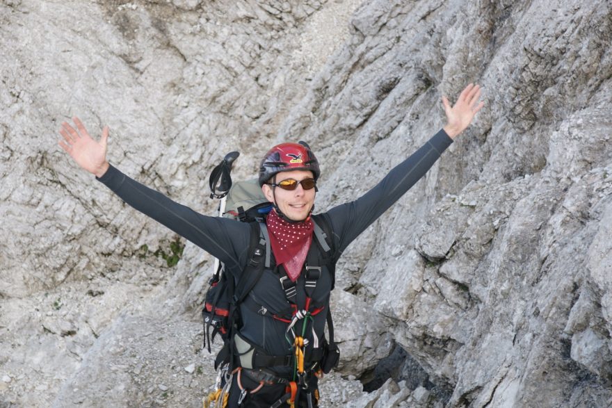 Prsní úvazek je nedílnou součástí vybavení na feraty