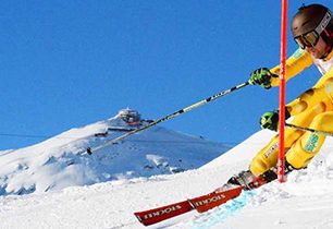 Švýcarský Inferno Race, nejdelší soutěž ve sjezdovém lyžování, se koná i po 88 letech od založení!