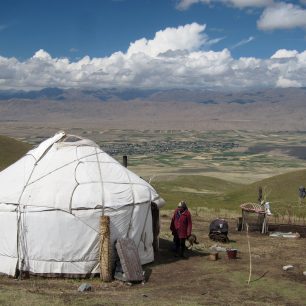 Jurta a nádherná krajina Kyrgyzstánu