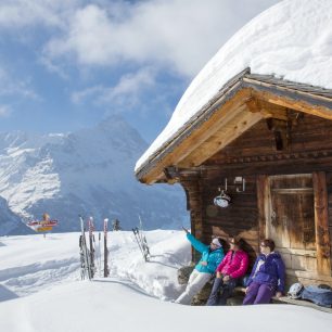 Lyžařská chata Fiescherluecke v lyžařské oblasti First skiing, Švýcarsko. Foto: Christof Sonderegger