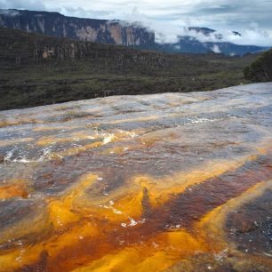 Západní řeka na Akopánu