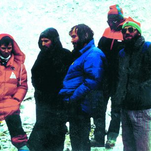 Jeden z posledních záběrů čtveřice horolezců před odchodem na poslední výstup - zleva Dušan Becík, lékař Milan Skladaný, Jozef Just, Peter Božík a Jaro Jaško.