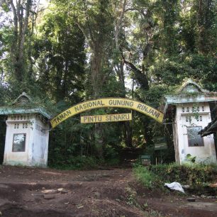 Vstupní brána do Rinjani National park 