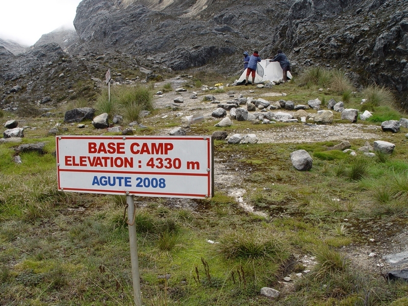 Base camp, Carstensz Pyramid, Nová Guinea