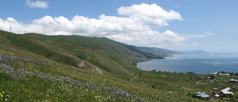 Aregunský hřeben – vyrazte na trek podél arménského jezera Sevan