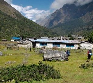 Vesnice na treku kolem Kanchenjunga, Nepál