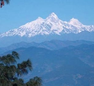 Při treku v Shivapuri dohlédnete na vysoké himalájské hory, Nepál