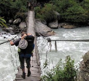 V průběhu treku Kanchenjunga musíme překonávat nespočet mostů, Nepál