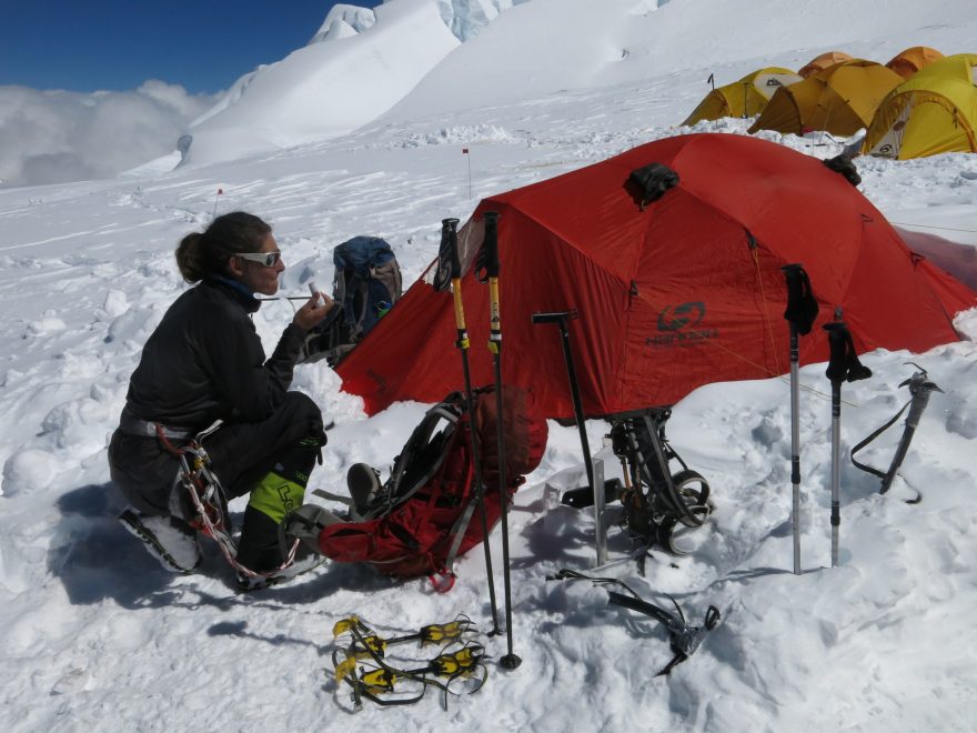 Ve výškových táborech se Honza Trávníček a Miri Jirková spoléhají na stany Hannah.