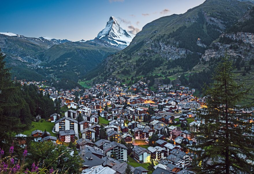 Na úpatí Matterhornu leží horské městečko Zermatt, Švýcarsko. Foto Lorenzo Riva