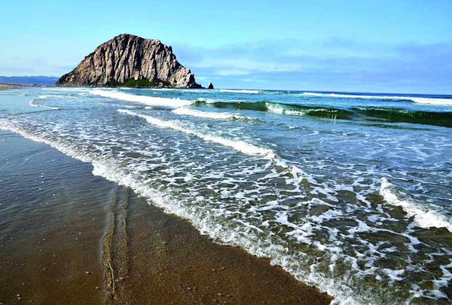I pobřeží Pacifiku nabízí krásné scenerie. V zátoce Morro bay je možné pozorovat mořské vydry nebo lachtany, USA