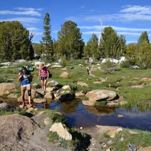 Yosemity jsou protkané potoky a říčkami, z nichž je možné po cestě nabrat vodu