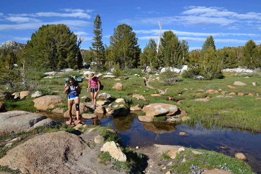 Yosemity jsou protkané potoky a říčkami, z nichž je možné po cestě nabrat vodu