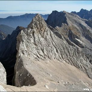 Ostrý vrcholový hřebínek