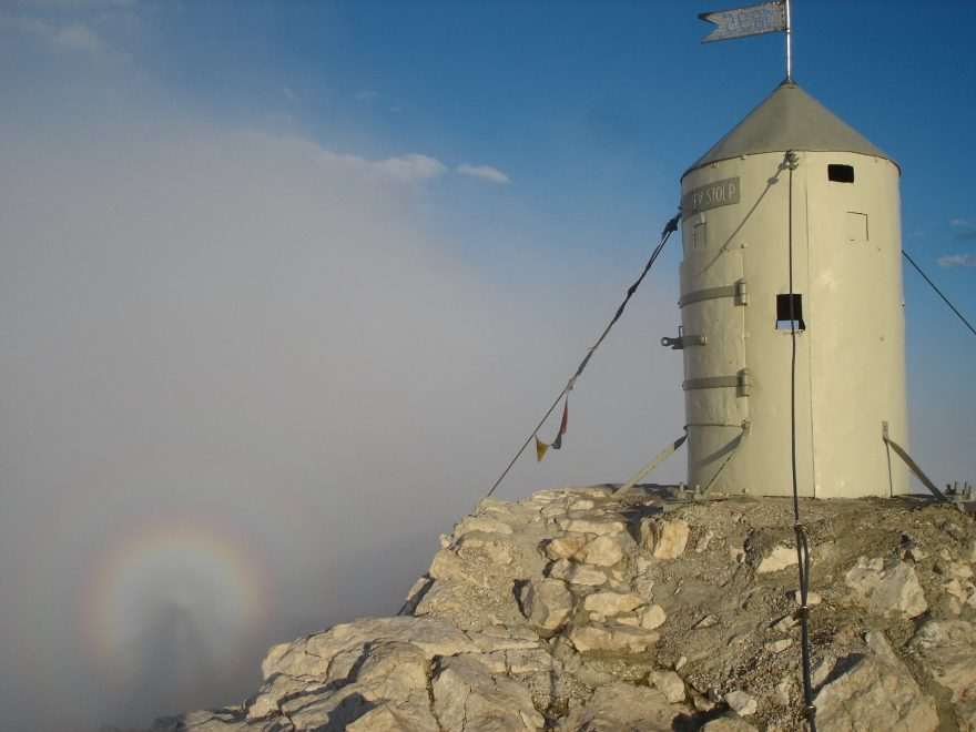 Aljažev stolp na vrcholu Triglavu