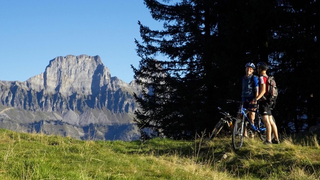 Při procházkách potkáte zajímavé skalnaté útvary, Sardona, Švýcarsko