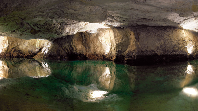Podzemní jezero St-Leonard, Švýcarsko