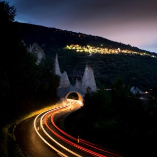 Díky tunelu si můžete pyramidy prohlédnout skutečně zblízka, Val d’Hérens, Švýcarsko
