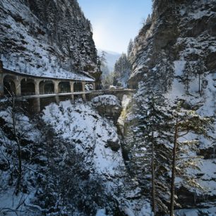 Skalní útvary v soutěsce, Viamala, Švýcarsko