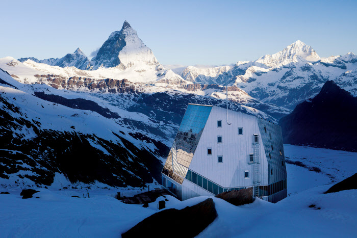 Futuristická stavba Monte Rosa Hütte, Švýcarsko