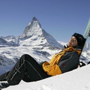 Vrchol Matterhornu si můžete užít z mnoha míst, Švýcarsko