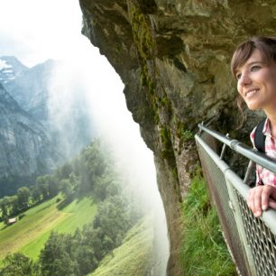 Vyhlídka na údolí Lauterbrunnen s vodopády, Švýcarsko