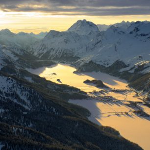 Jezera na náhorní plošině, Engadin, Švýcarsko