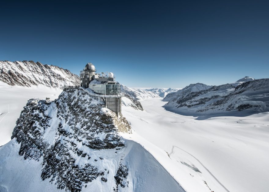 Jungfraujoch v Aletschským ledovcem