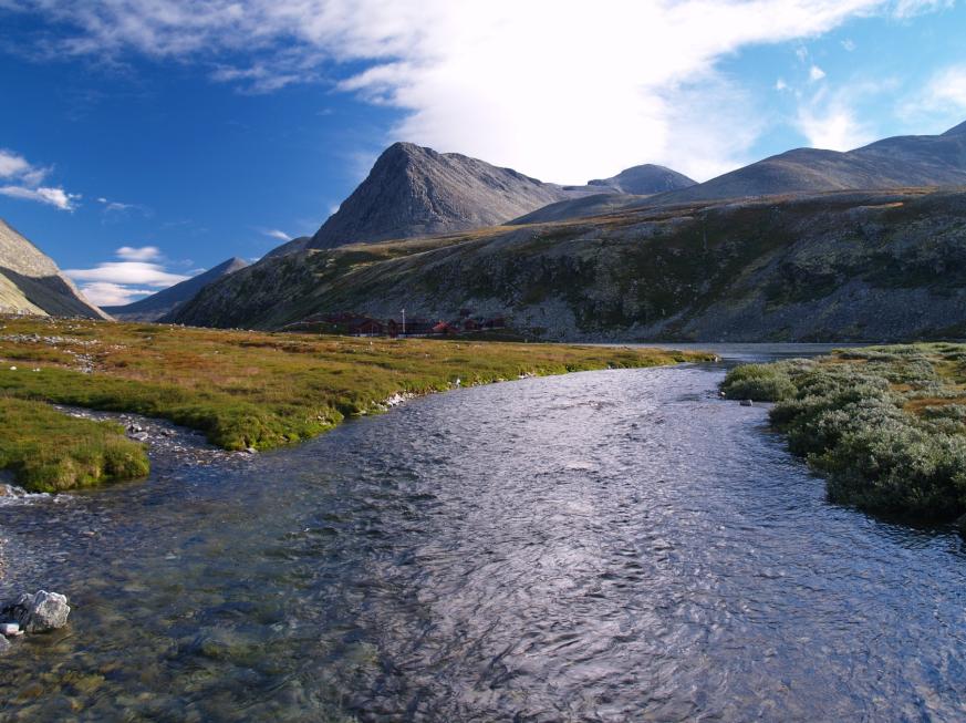 Rondane, ústí řeky Store Ula do jezera Rondvatnet