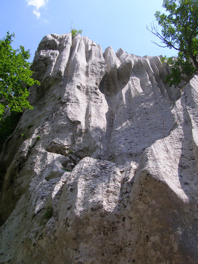 Mohutné vápencové stěny