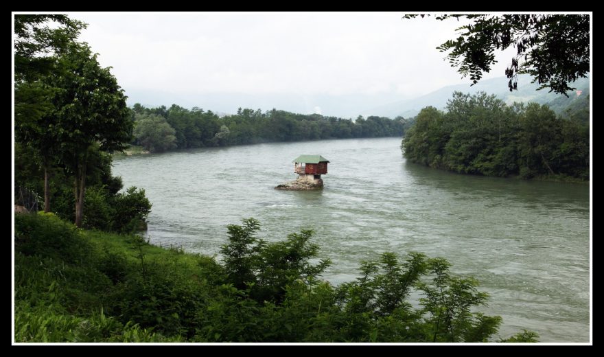 Rybářská chatka na Drině