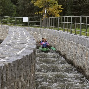 Řeka je pro vodáky moc hezky upravená