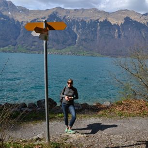 Okružní trasa kolem jezera Brienzersee, Švýcarsko.