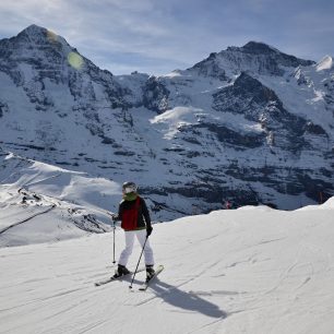 Sjezdovky jsou koncem března ve všední dny takřka prázdné, Jungfrau Ski Region, Švýcarsko.