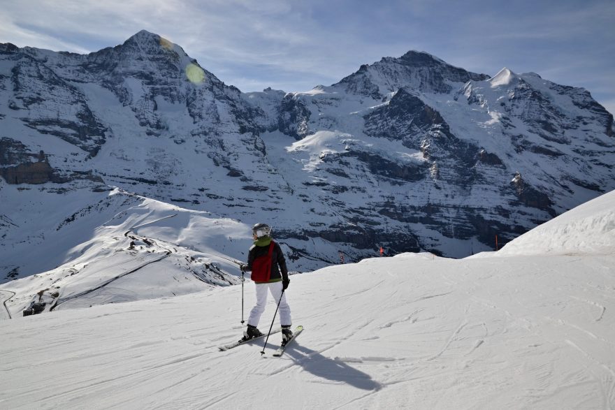 Sjezdovky jsou koncem března ve všední dny takřka prázdné, Jungfrau Ski Region, Švýcarsko.