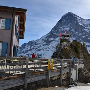 Určitě si ze sjezdovky odskočte i na vyhlídku nad Kleine Scheideggem, Jungfrau Ski Region, Švýcarsko.