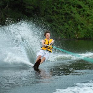 Neusiedler See je vodní svět v Rakousku