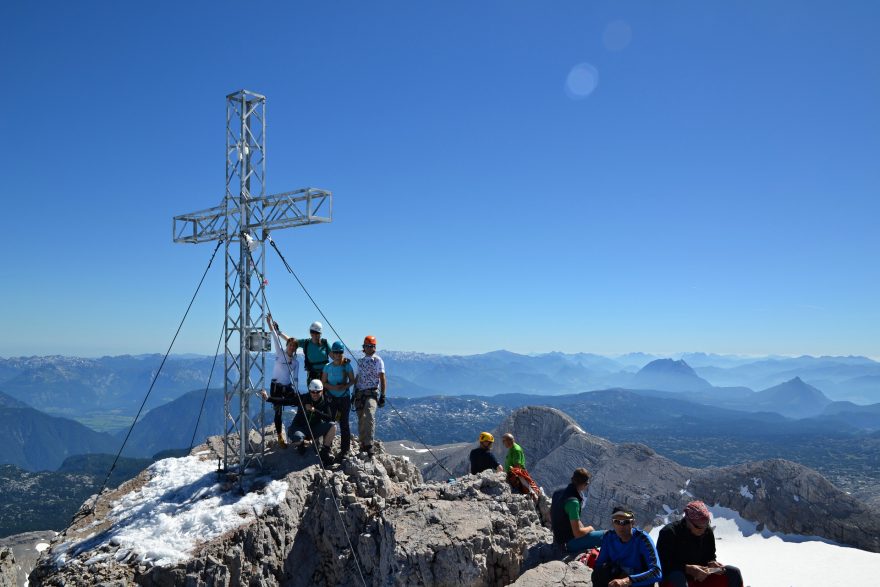 Vrcholový kříž na Hoher Dachsteinu, Rakousko.