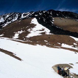 Sníh na Kanárech? To je překvapení! Ale při výstupu na Pico del Teide v zimních a jarních měsících se to může stát.