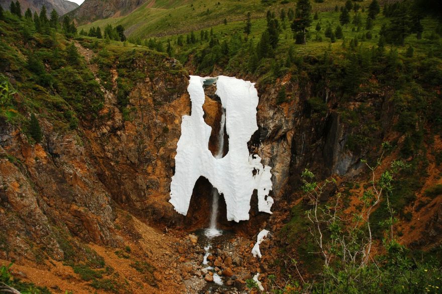Vodopád na řece Levyj Šumak