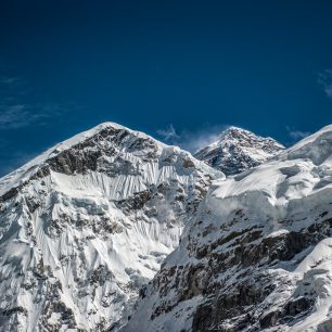 Mount Everest (vprostřed)