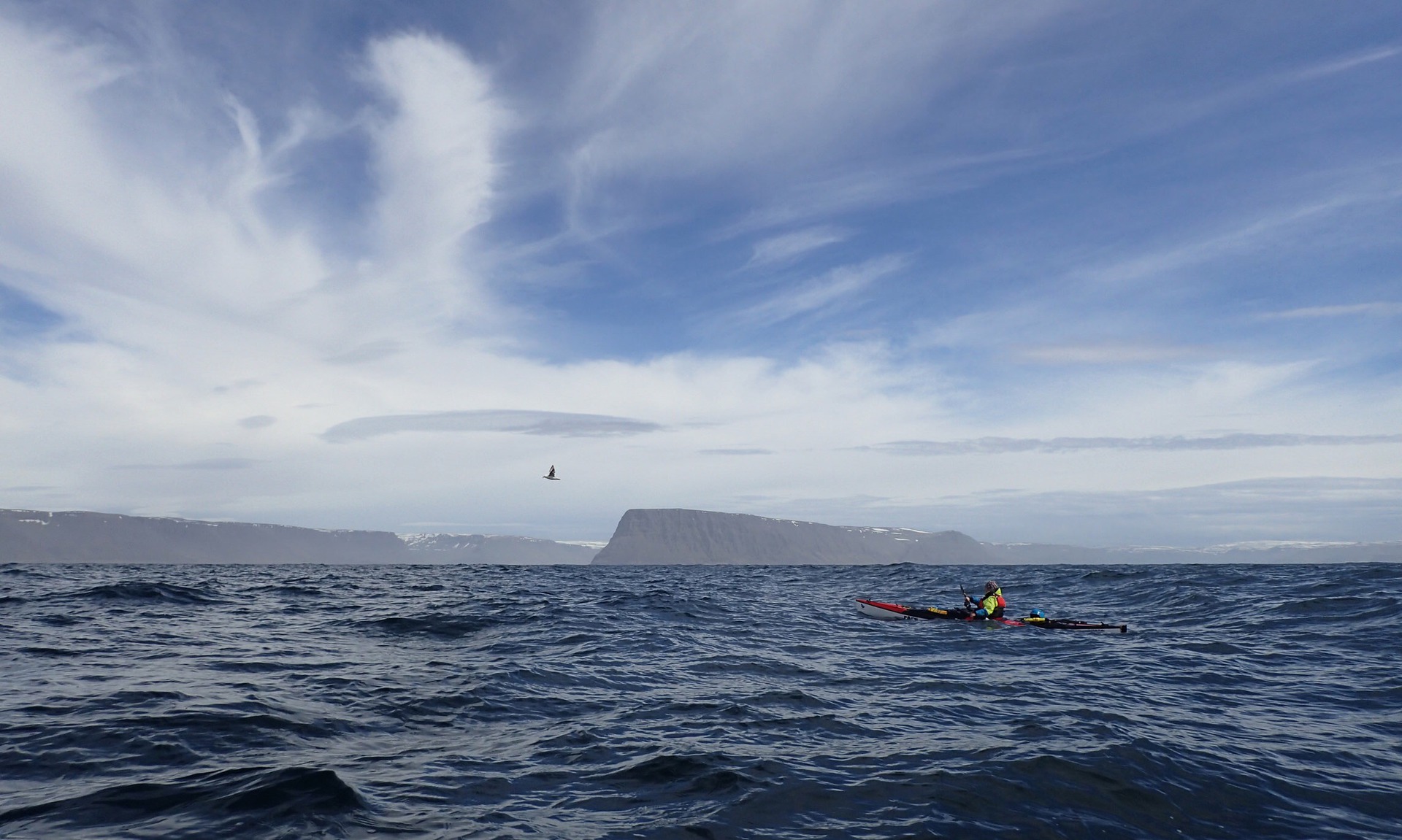 Neobydlené části ostrova bez možnosti doplnění zásob je provázely po celou dobu