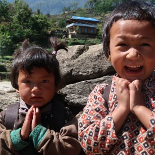 Nepálské děti rády pózují
