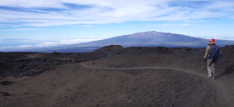 Výstup na Mauna Loa na Havaji cestou Mauna Loa Trail
