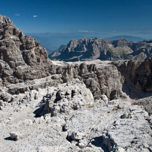 Vody je tady kvůli skalnímu podloží jen velmi málo, Brenta, Alpy, Itálie. Foto Vladimír Červenka