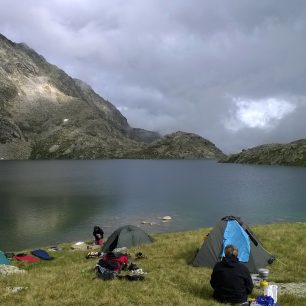 Tábořiště pod Pic de Tort.