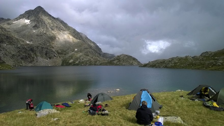 Tábořiště pod Pic de Tort.